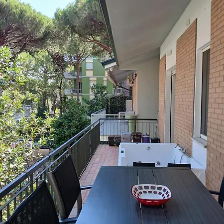 Cv018 - Milano Marittima, Elegante Trilocale Con Vasca Idromassaggio